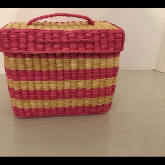 Nannacay Baby Roge Pompom Straw Bag in Fuschia - Picture 4 of 10